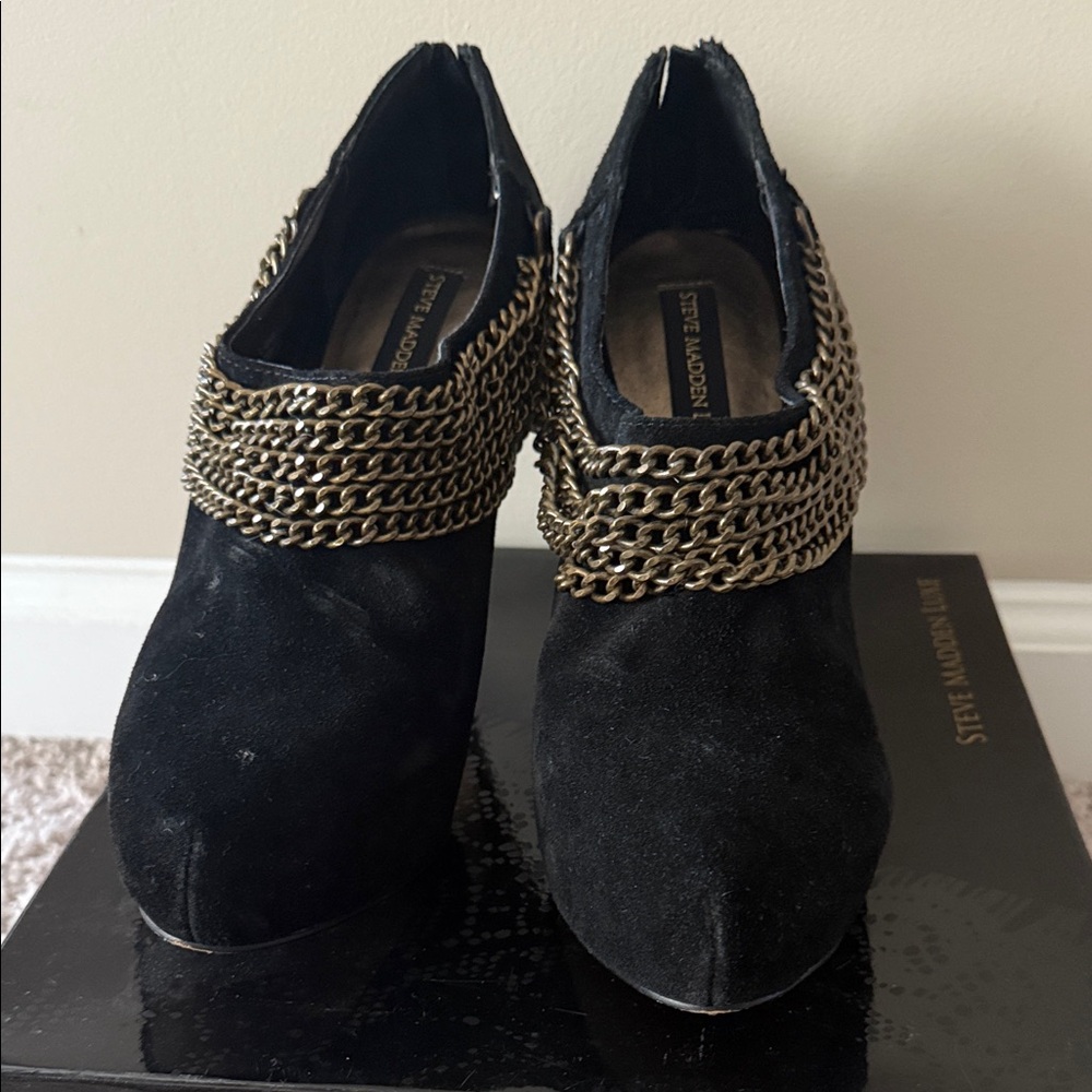 Steve Madden Luxe Black Suede Heeled Boots with Gold Chain - Picture 5 of 5